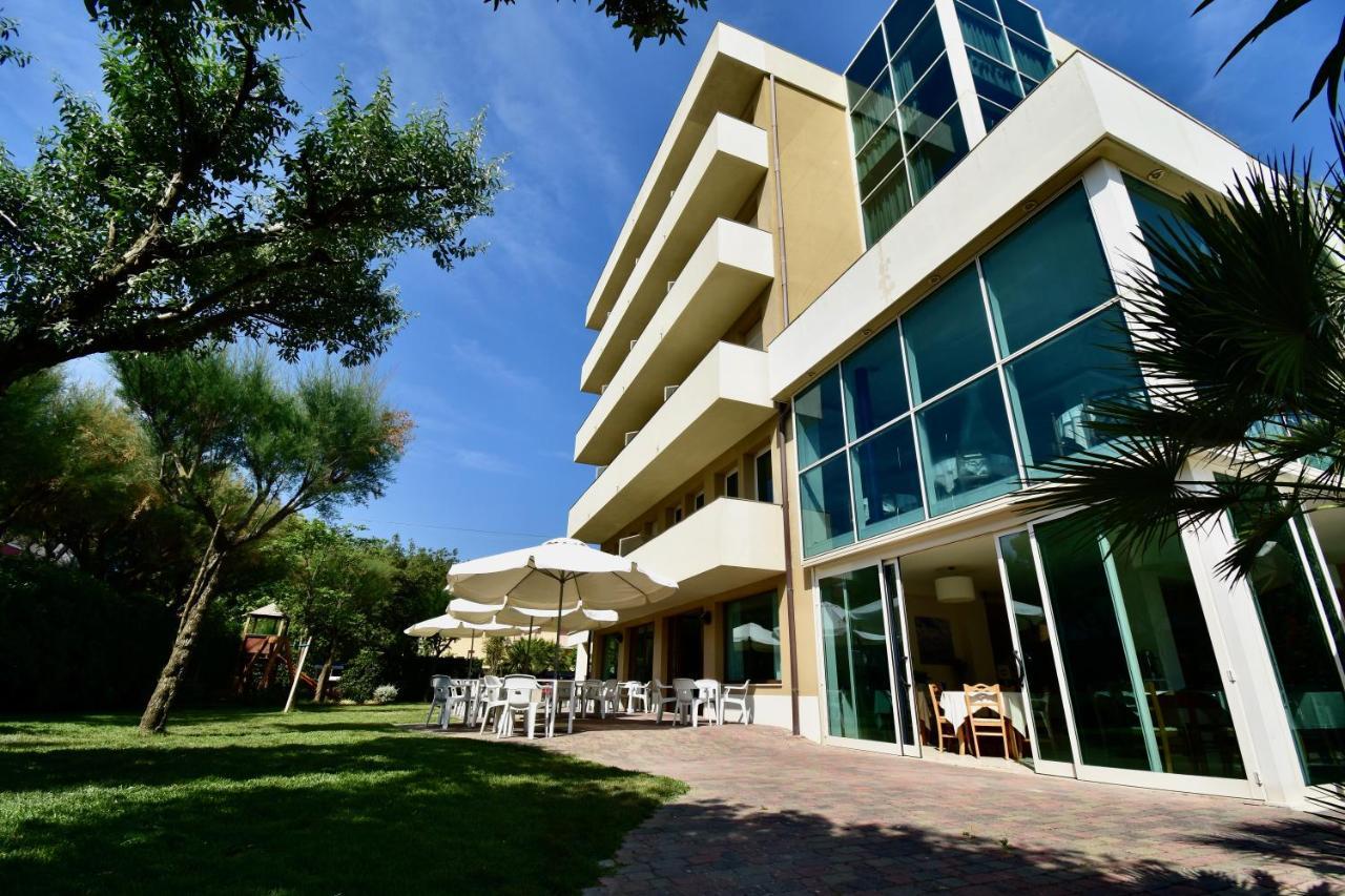 Hotel Astor B&B Lido di Classe Buitenkant foto