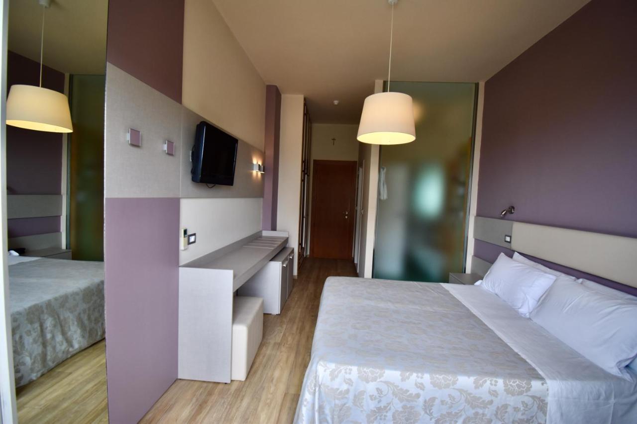 Hotel Astor B&B Lido di Classe Buitenkant foto
