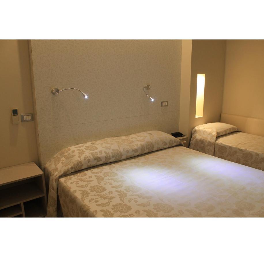Hotel Astor B&B Lido di Classe Buitenkant foto