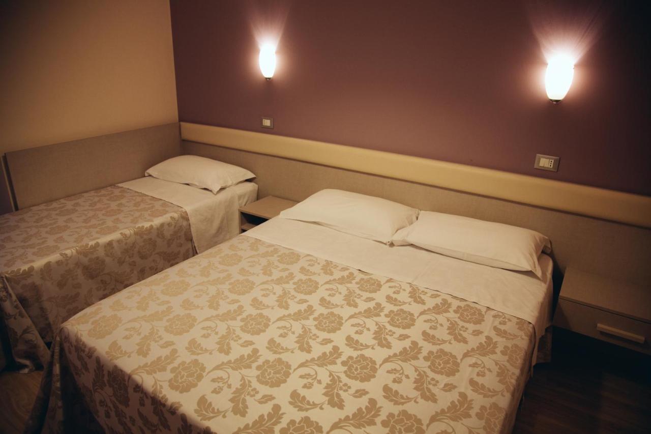 Hotel Astor B&B Lido di Classe Buitenkant foto