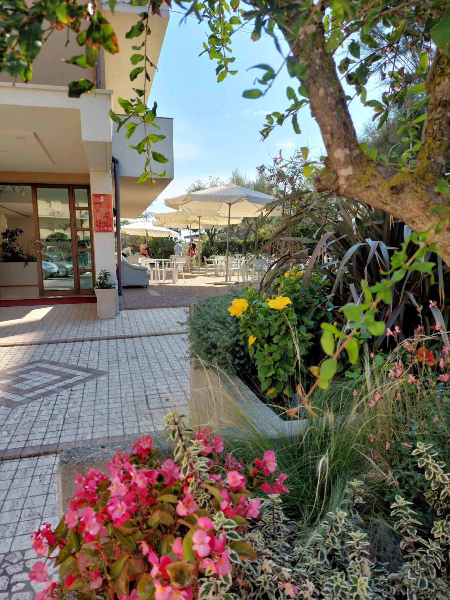 Hotel Astor B&B Lido di Classe Buitenkant foto