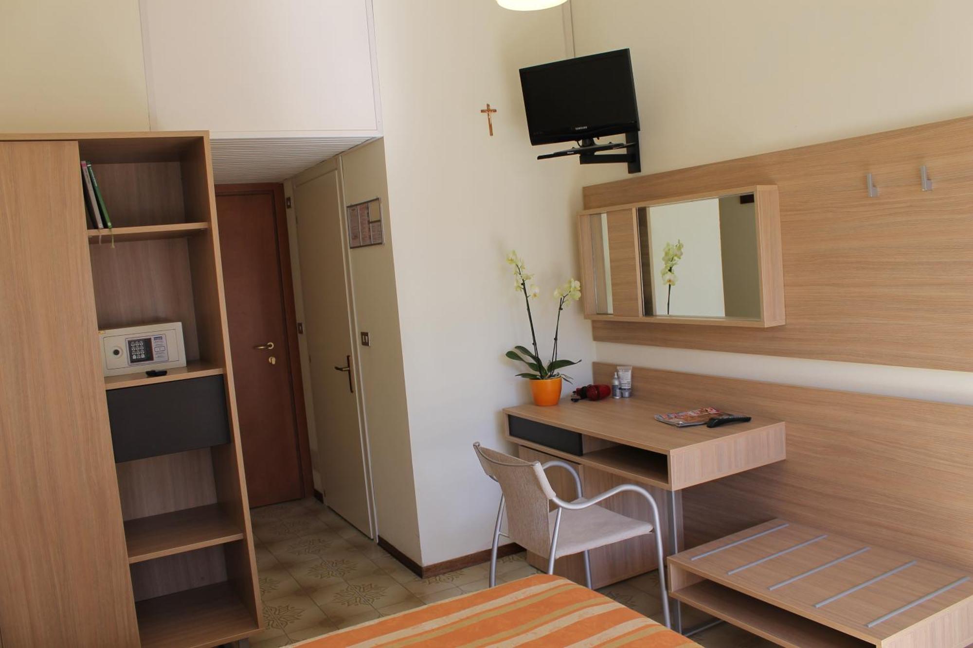 Hotel Astor B&B Lido di Classe Buitenkant foto