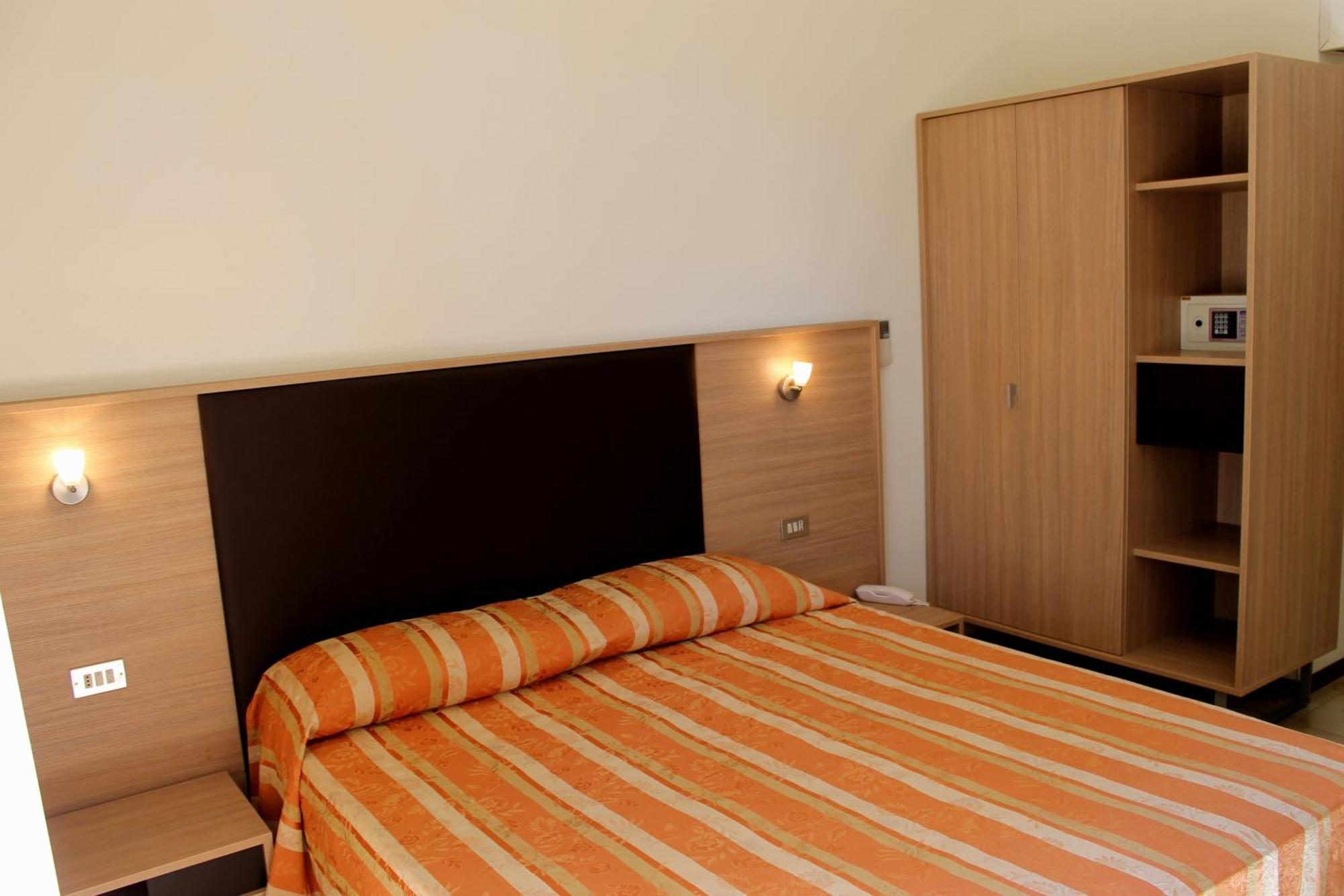 Hotel Astor B&B Lido di Classe Buitenkant foto