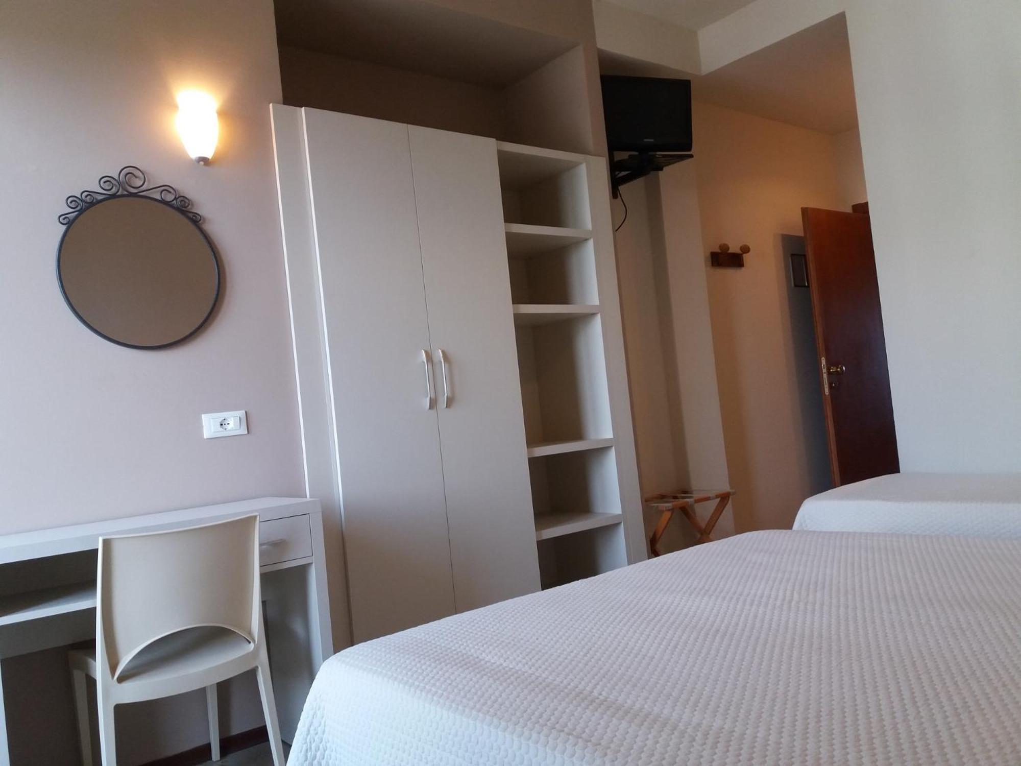 Hotel Astor B&B Lido di Classe Buitenkant foto