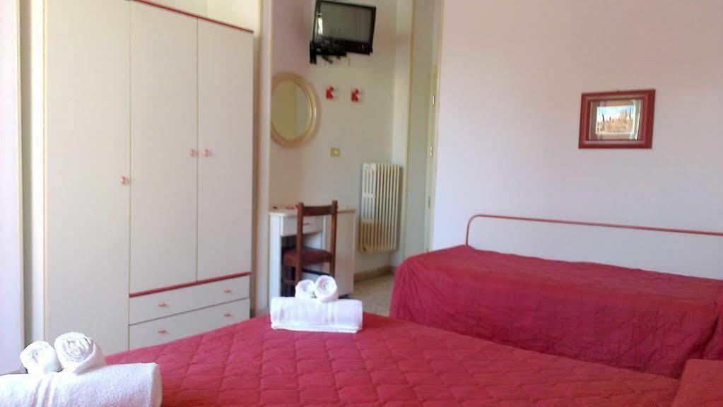 Hotel Astor B&B Lido di Classe Buitenkant foto