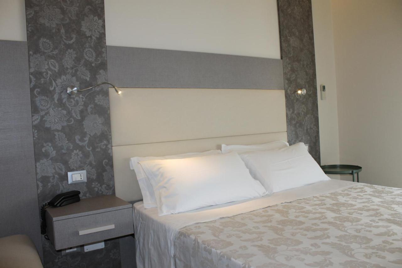 Hotel Astor B&B Lido di Classe Buitenkant foto